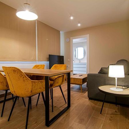 Apartamentos 1 Abril Málaga Exteriör bild