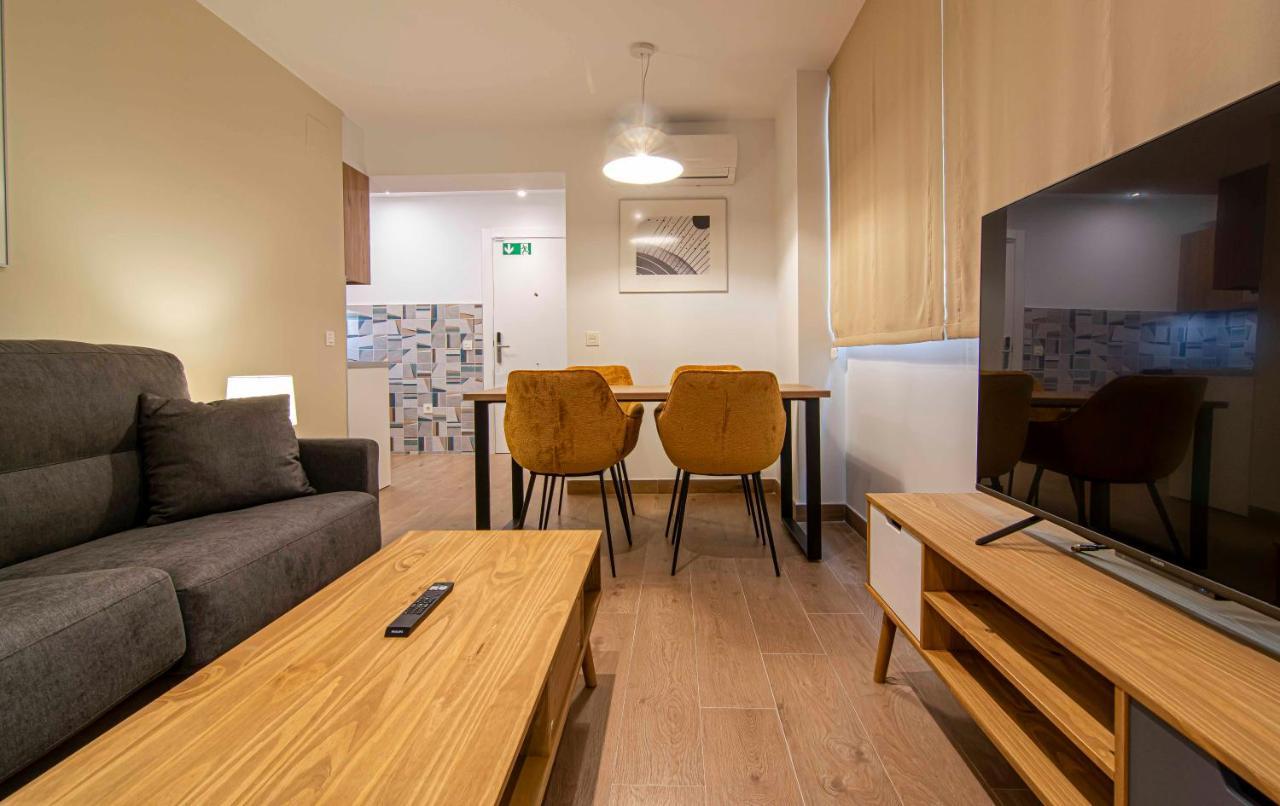 Apartamentos 1 Abril Málaga Exteriör bild
