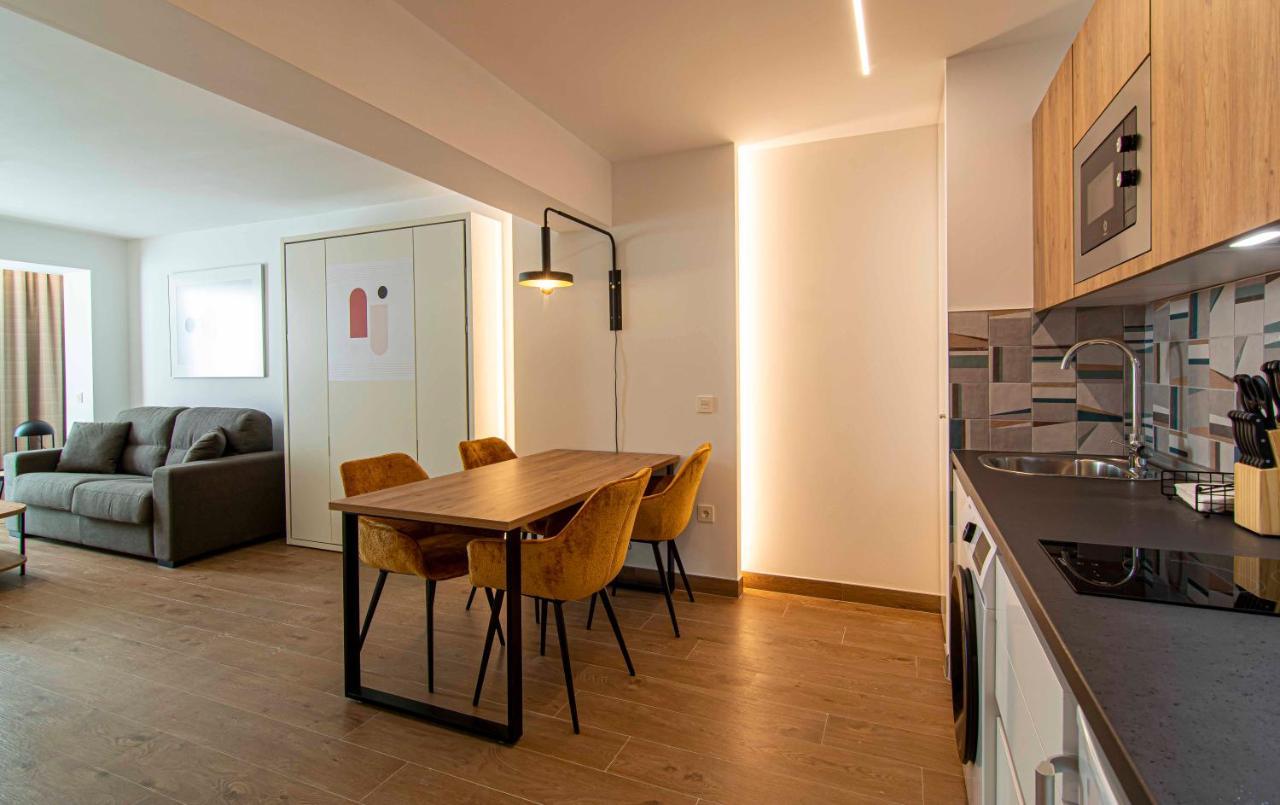 Apartamentos 1 Abril Málaga Exteriör bild