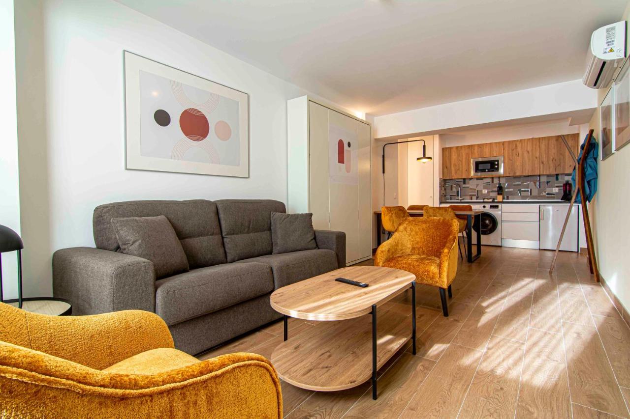 Apartamentos 1 Abril Málaga Exteriör bild