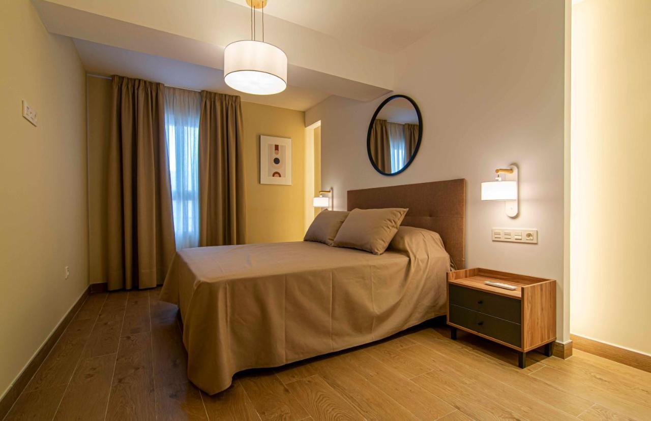 Apartamentos 1 Abril Málaga Exteriör bild