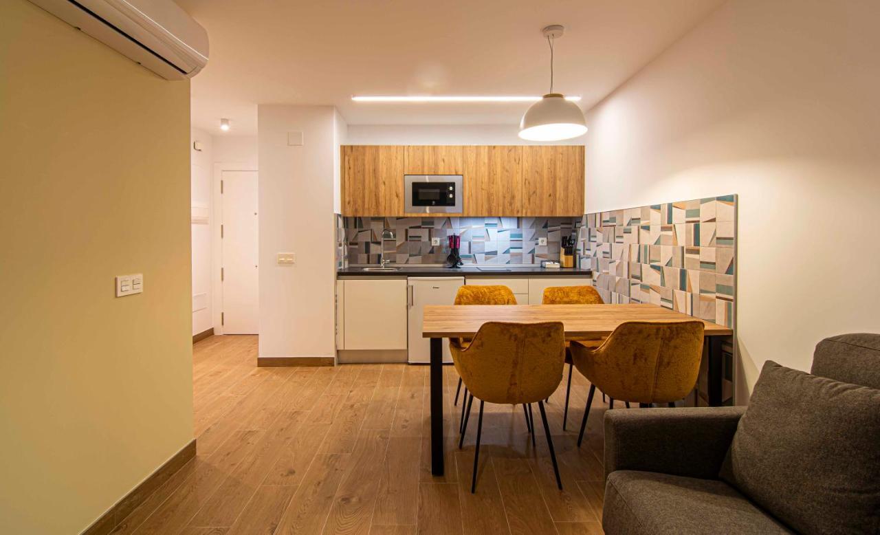 Apartamentos 1 Abril Málaga Exteriör bild