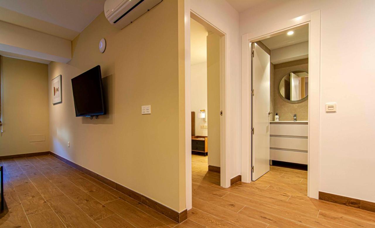 Apartamentos 1 Abril Málaga Exteriör bild