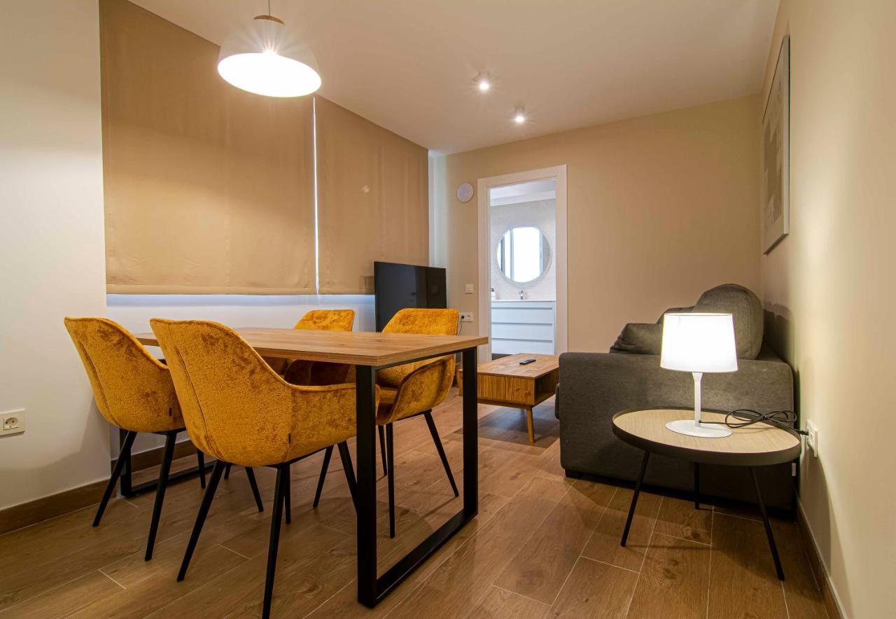 Apartamentos 1 Abril Málaga Exteriör bild