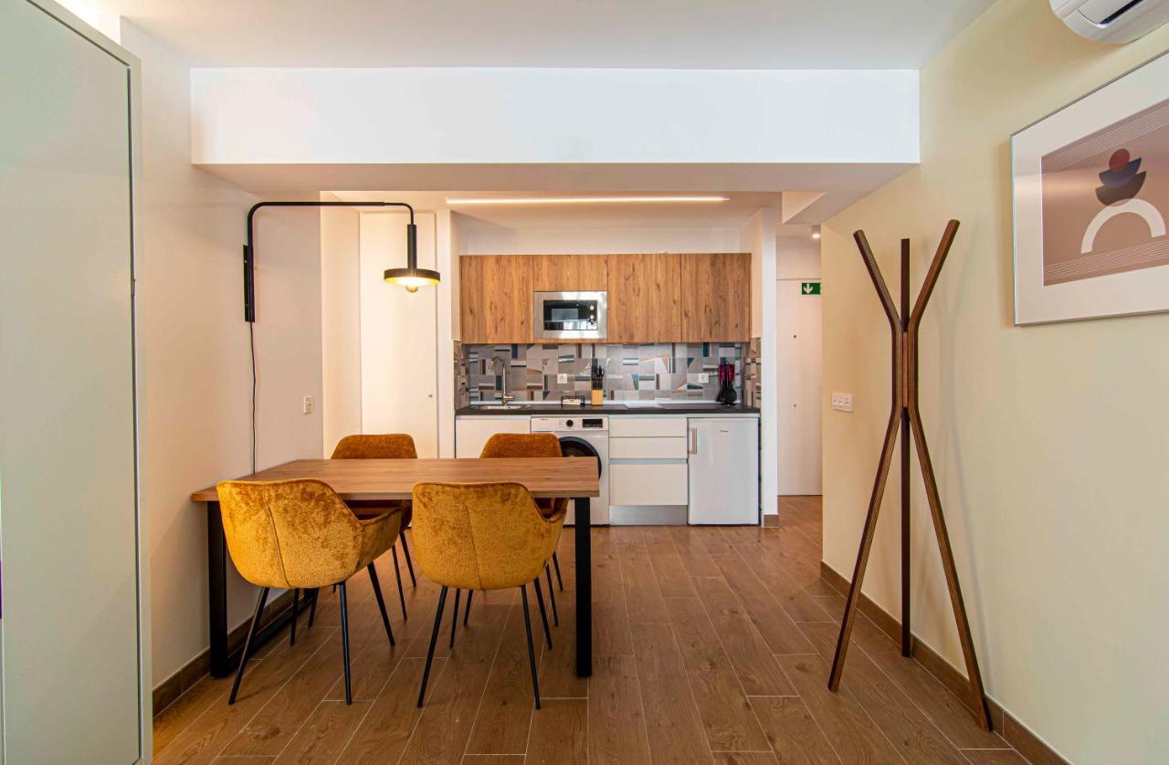 Apartamentos 1 Abril Málaga Exteriör bild