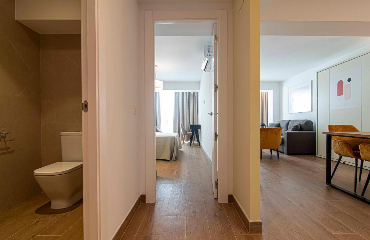 Apartamentos 1 Abril Málaga Exteriör bild