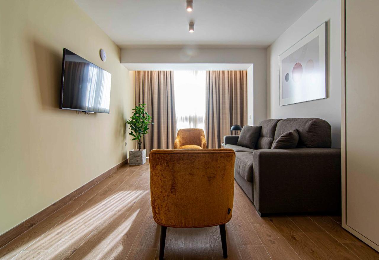 Apartamentos 1 Abril Málaga Exteriör bild