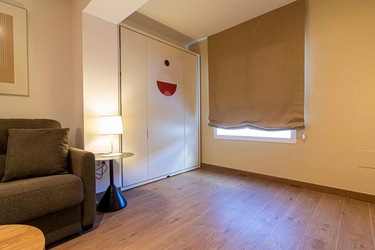 Apartamentos 1 Abril Málaga Exteriör bild