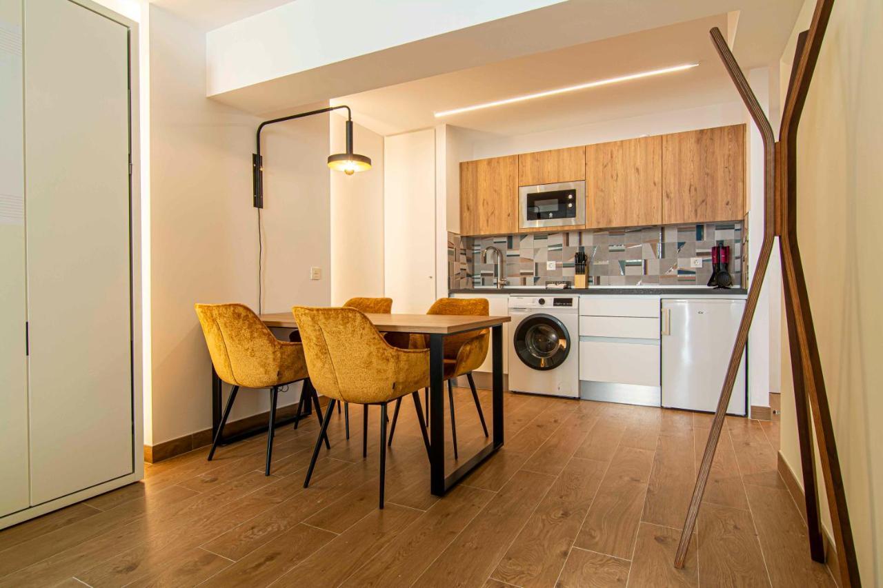 Apartamentos 1 Abril Málaga Exteriör bild