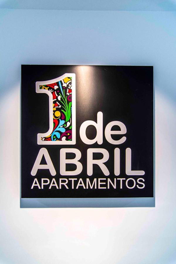 Apartamentos 1 Abril Málaga Exteriör bild